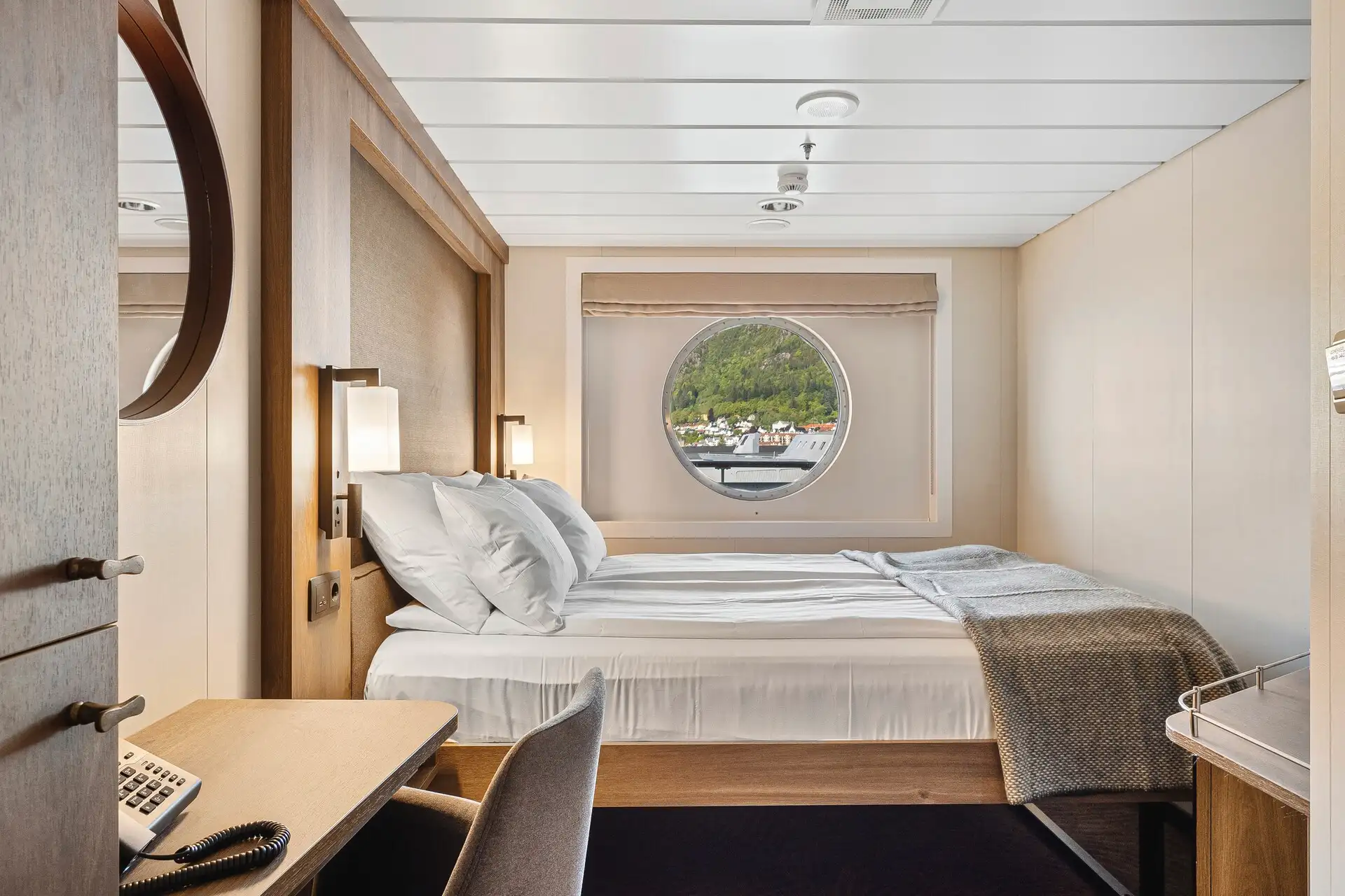 arctic_superior_p2d_ms_trollfjord_hgr_162916_1920_photo_espen_mills