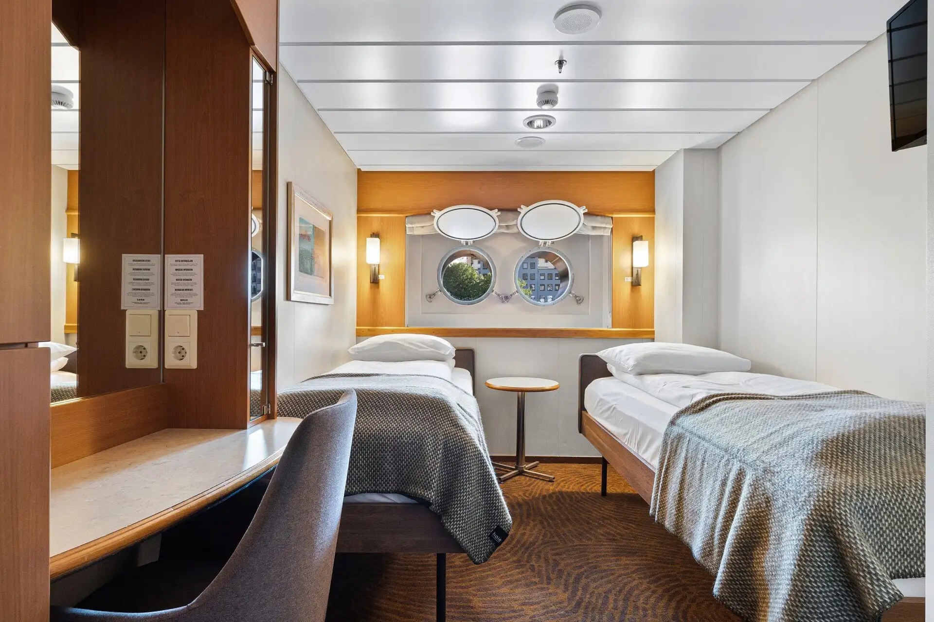 polar_outside_l2_ms_trollfjord_hgr_162907_1920_photo_espen_mills