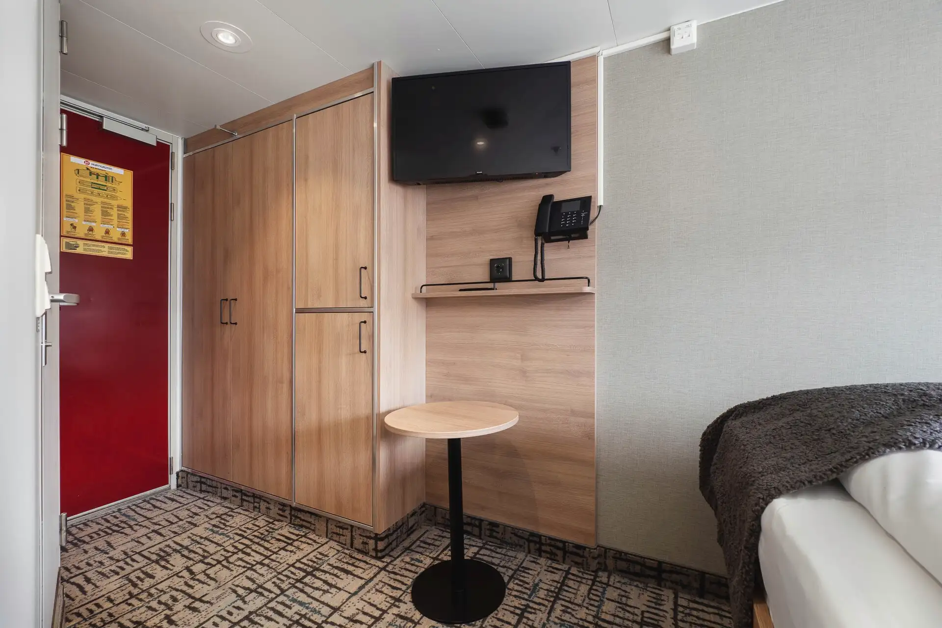 202303.24-ms-nordkapp-cabin-326-o2d-06-espen-mills-21113081-photo_espen_mills_1920